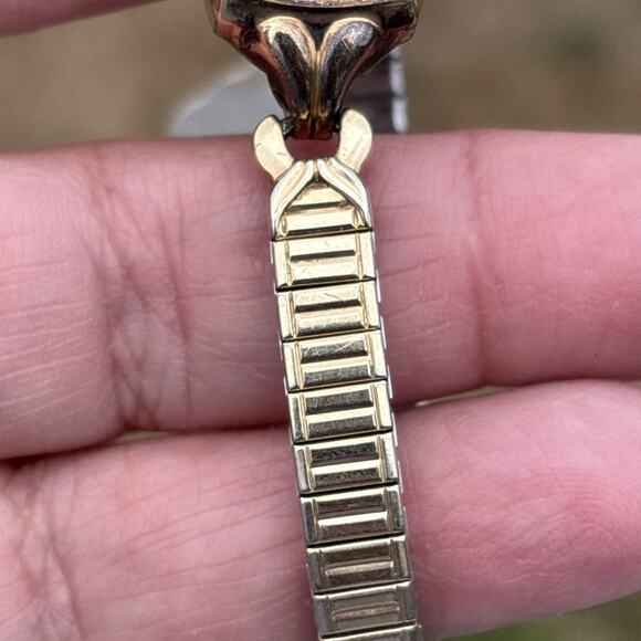 Vintage Ladies Dainty Tiny Elgin Watch 17J 10K GF Bezel Cocktail Small Face main image 9